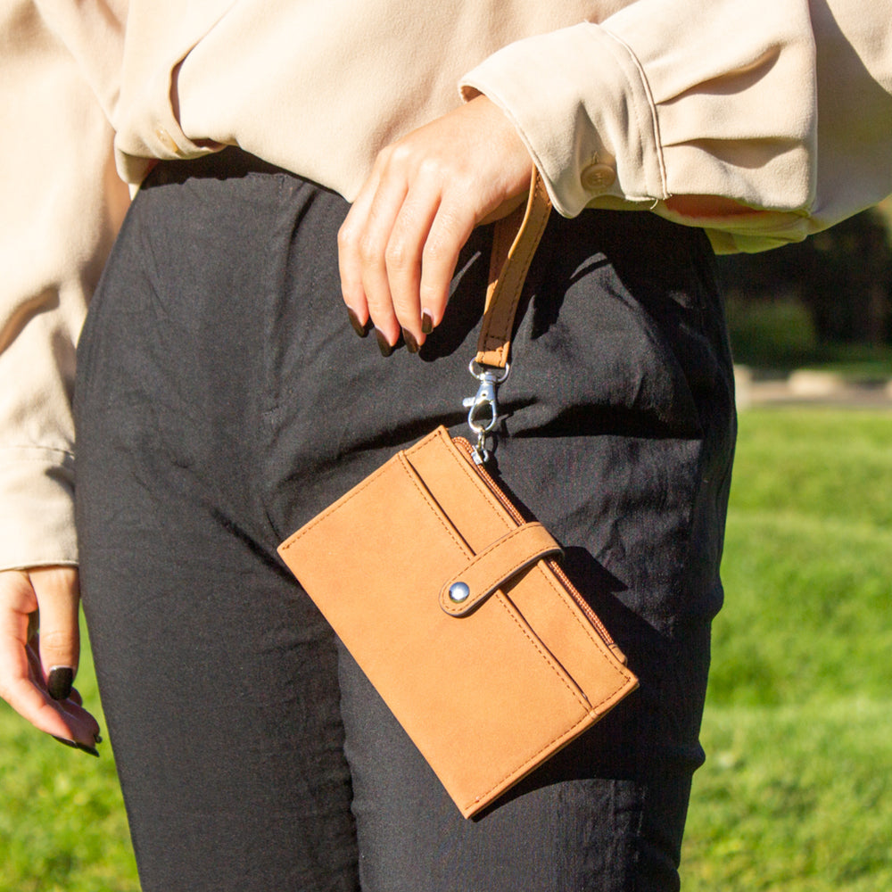 Leather top wristlet